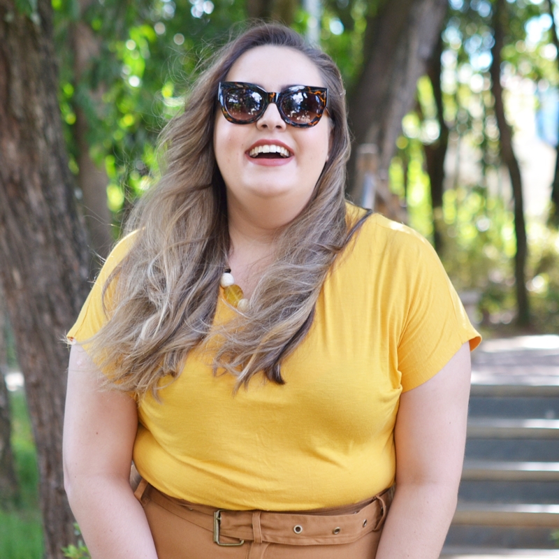 Look plus size com calça cargo