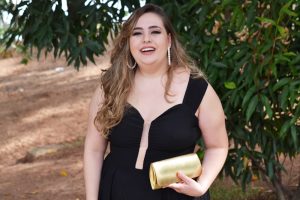 decote profundo plus size