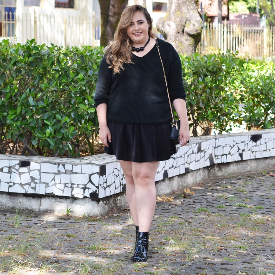 Look plus size monocromático